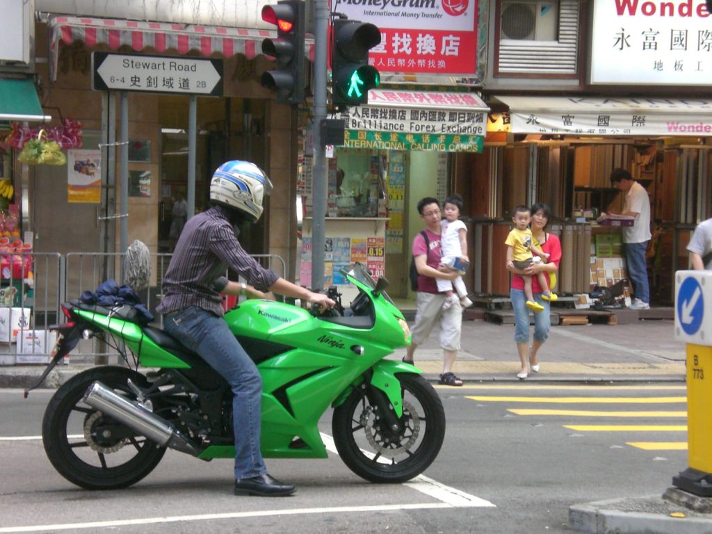 hk_wan_chai_stewart_road_kawasaki_ninja_motorbike_in_green_bn2185