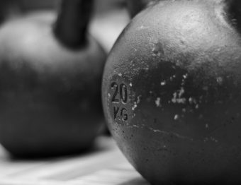 What is correct kettlebell swing technique?